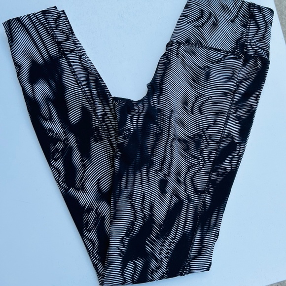 Women's Nike Dry-Fit Leggings- XS - Picture 11 of 13